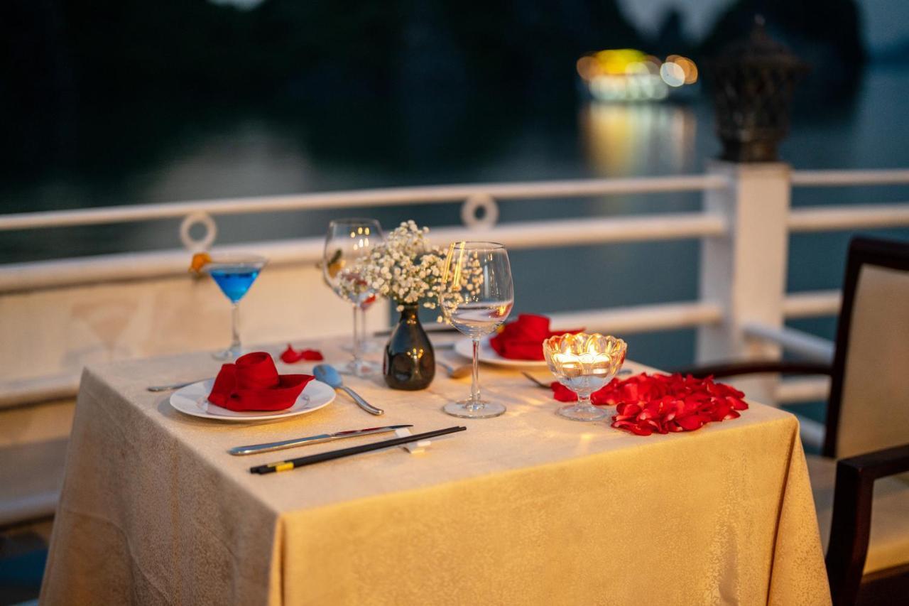 Hotel Swan Cruises Halong à Hạ Long Extérieur photo