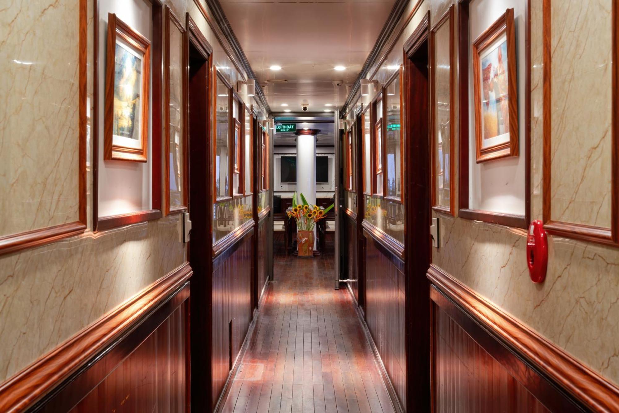 Hotel Swan Cruises Halong à Hạ Long Extérieur photo