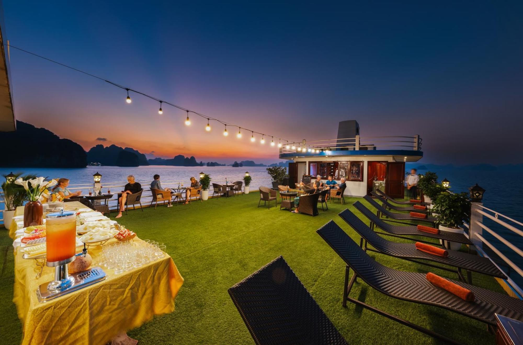 Hotel Swan Cruises Halong à Hạ Long Extérieur photo