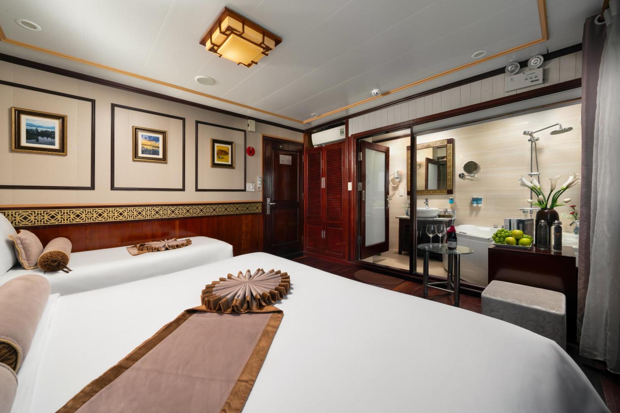 Hotel Swan Cruises Halong à Hạ Long Extérieur photo