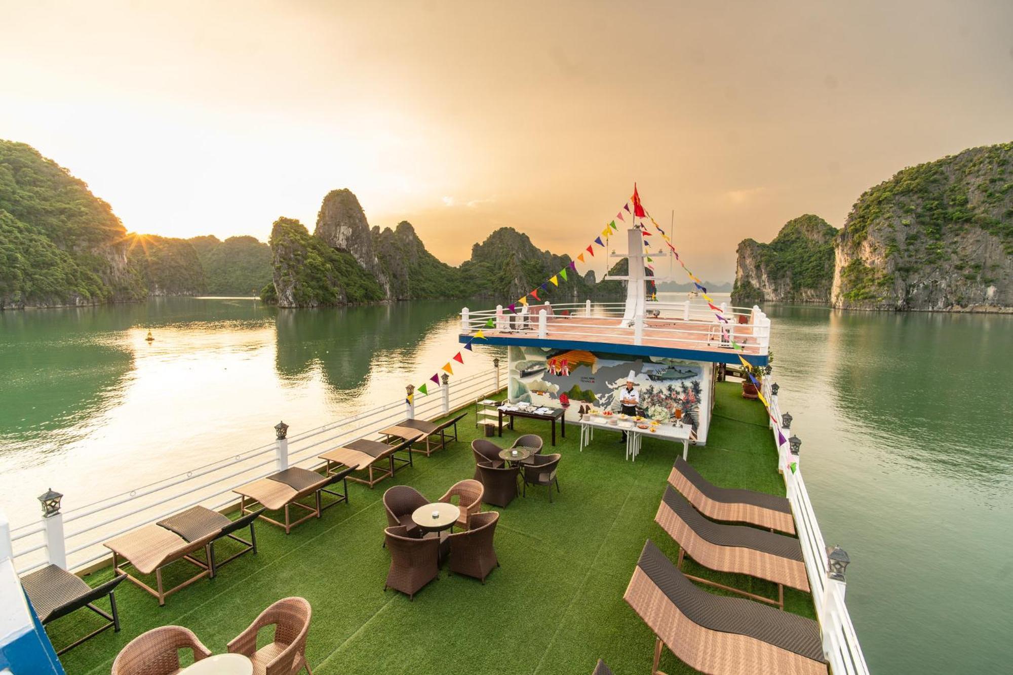 Hotel Swan Cruises Halong à Hạ Long Extérieur photo