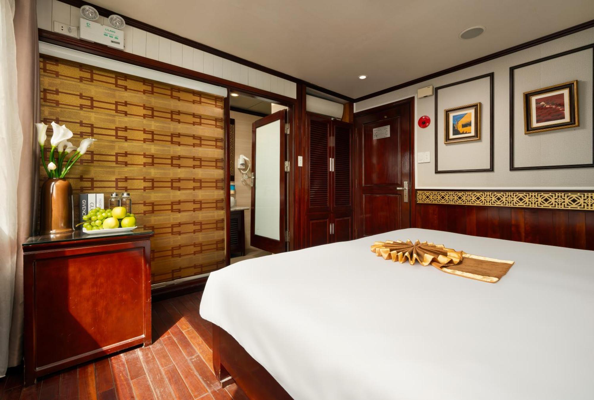 Hotel Swan Cruises Halong à Hạ Long Extérieur photo