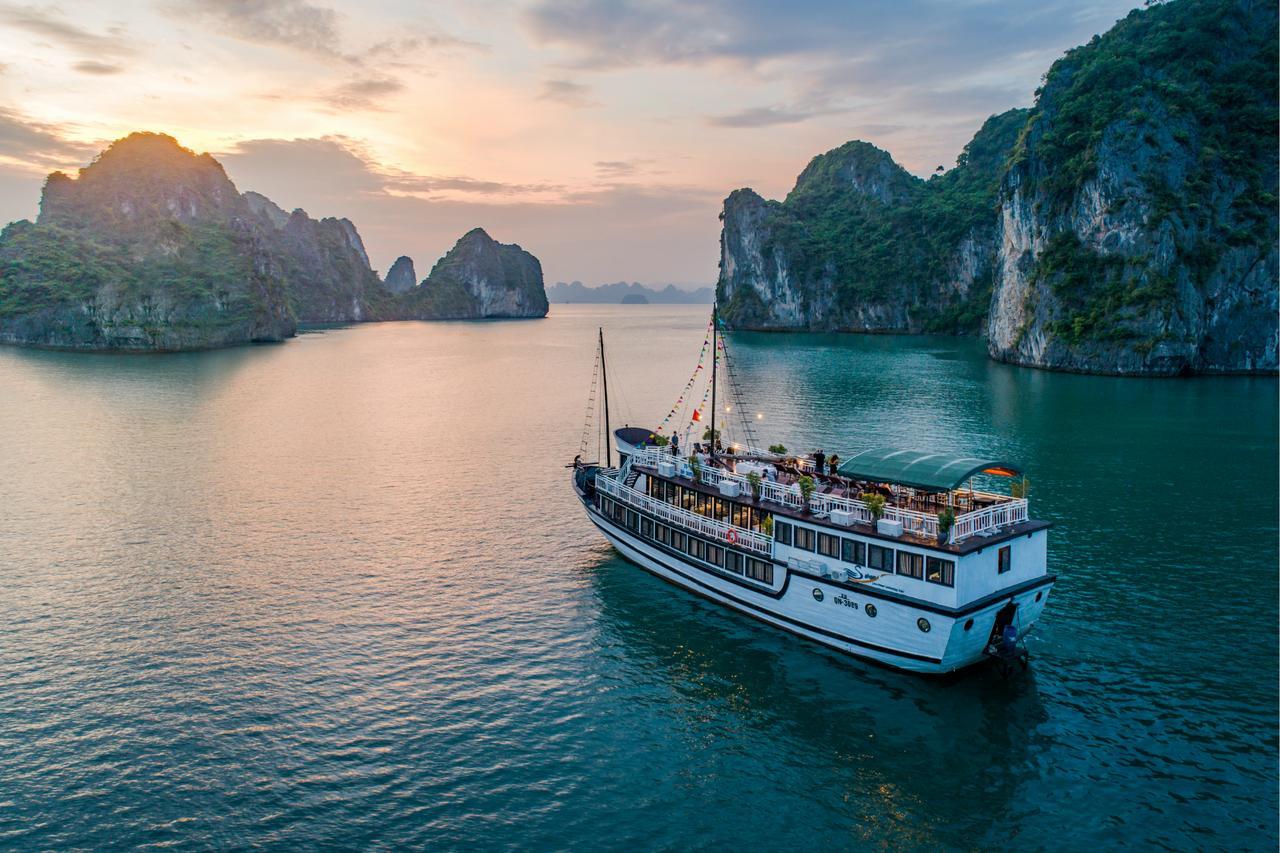 Hotel Swan Cruises Halong à Hạ Long Extérieur photo