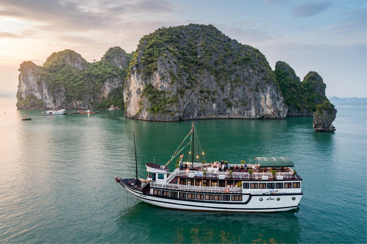 Hotel Swan Cruises Halong à Hạ Long Extérieur photo