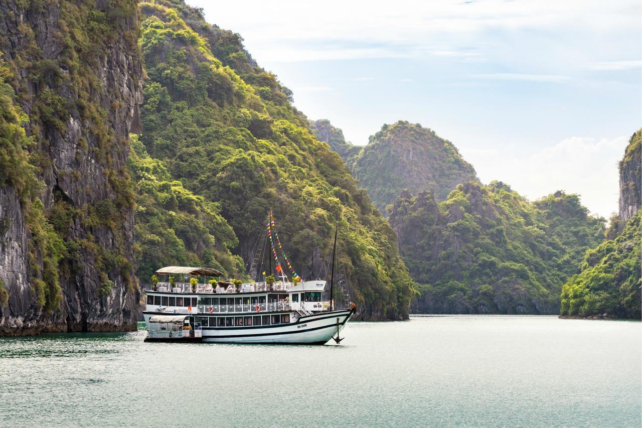 Hotel Swan Cruises Halong à Hạ Long Extérieur photo