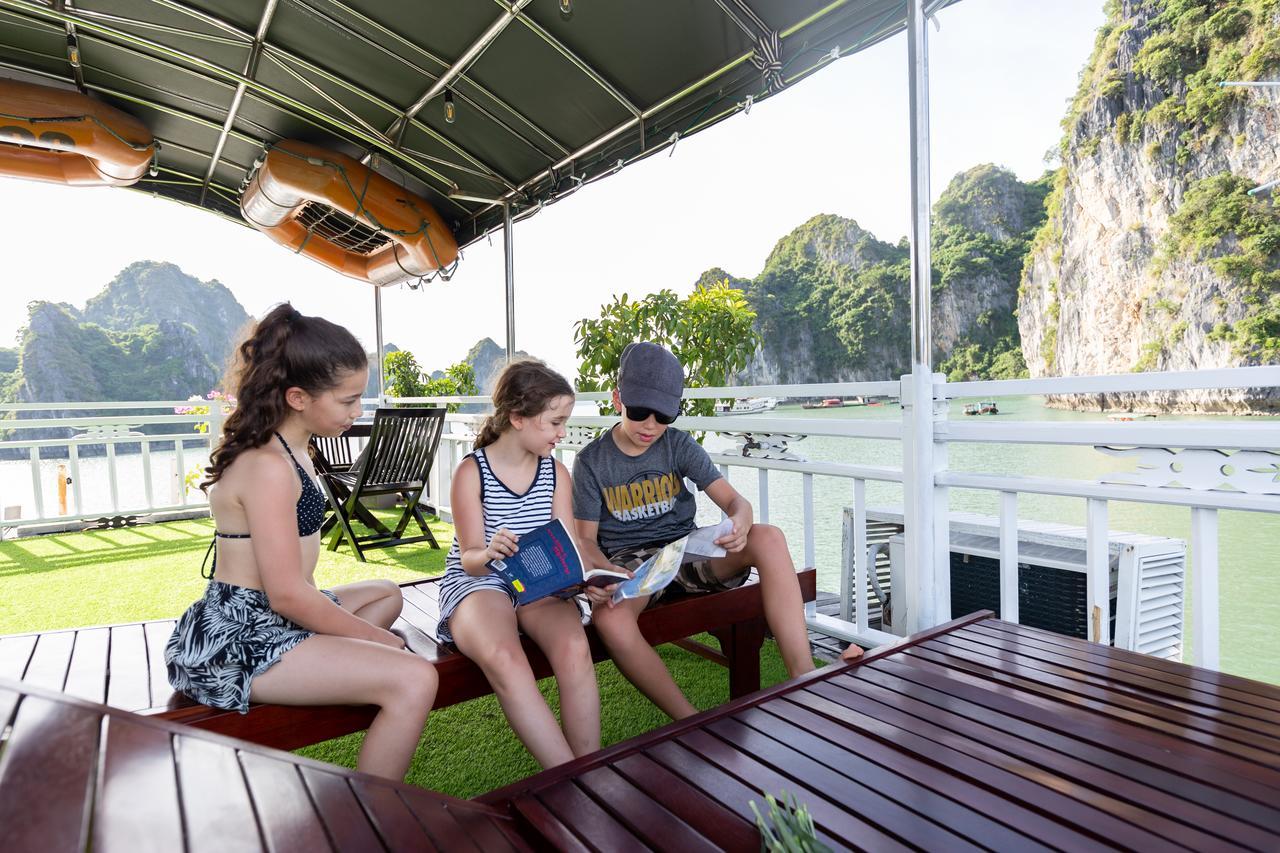 Hotel Swan Cruises Halong à Hạ Long Extérieur photo